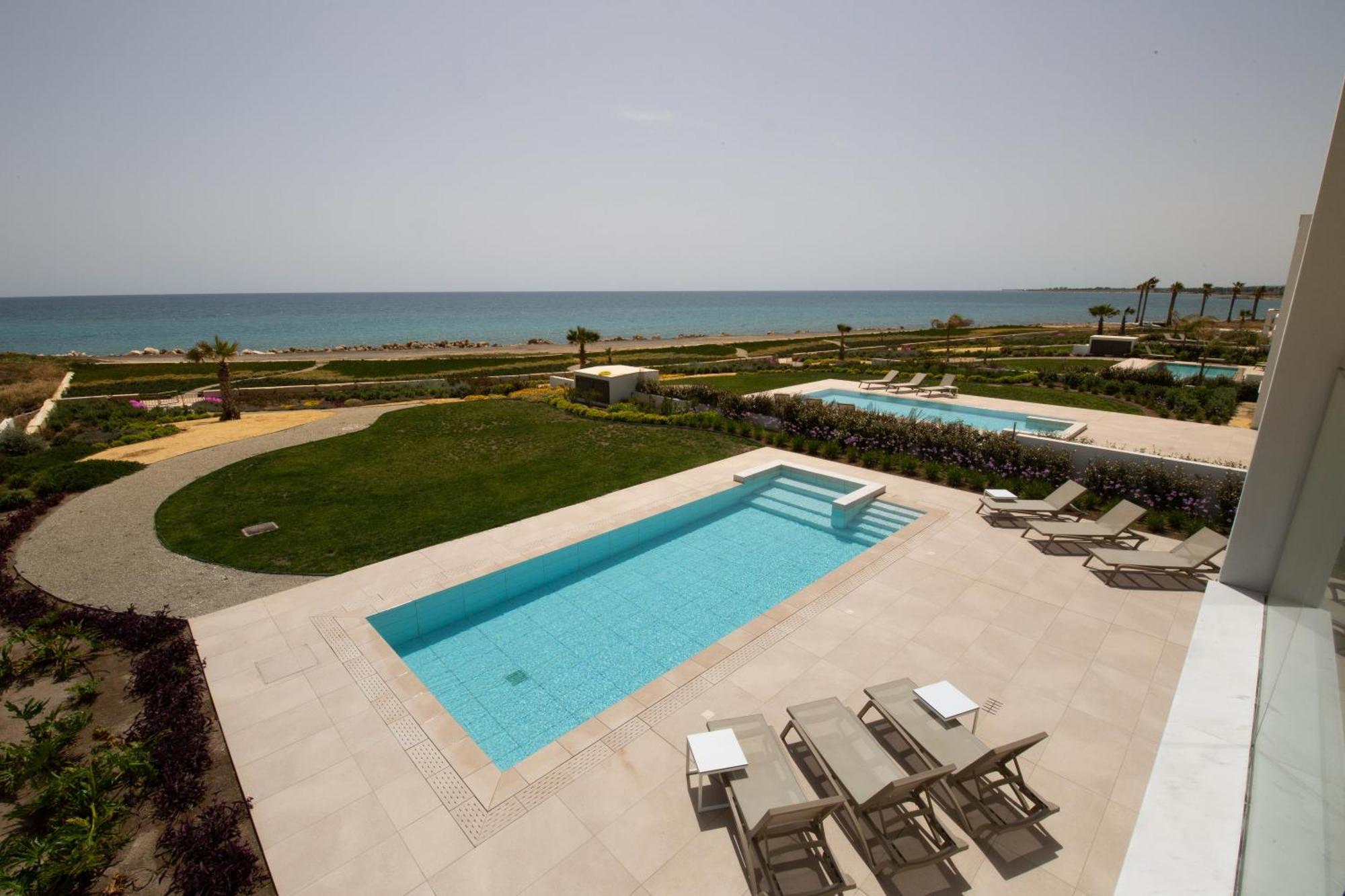 Phaedrus Living Serenity Waves No 5 Villa